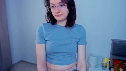 Kira online show from December 2025 04:11:02 AM