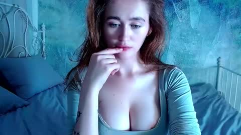 Lina online show from September 2025 05:17:01 PM