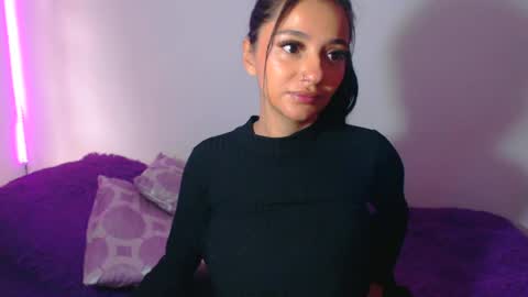 Snapshot of innocent_fox chatting on June 2026 04:43:01 PM Abril online show from June 2026 04:43:01 PM
