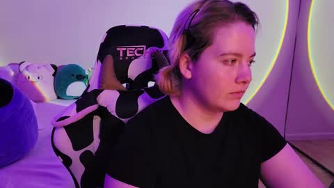 Faye online show from December 2024 03:20:02 PM