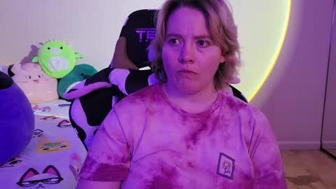 Faye online show from December 2024 09:30:02 PM