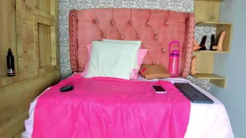Snapshot of iris_charlotte chatting on February 2025 12:18:02 PM Hot Charlotte online show from February 2025 12:18:02 PM