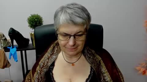 I R I S online show from January 2025 01:14:02 PM