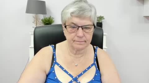 Snapshot of iris_xdesire chatting on June 2026 06:33:02 AM I R I S online show from June 2026 06:33:02 AM