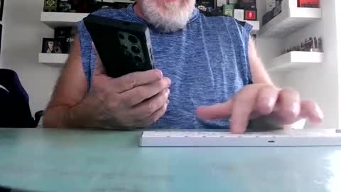 Snapshot of irishdudeloveoib chatting on February 2025 08:34:02 PM Irishdudelove online show from February 2025 08:34:02 PM