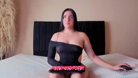 Isa and Natasha online show from December 2025 01:17:04 PM