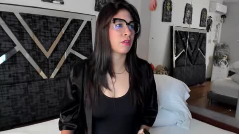 Snapshot of isa_jonness_ chatting on October 2025 12:23:02 PM oIssaJonneso online show from October 2025 12:23:02 PM