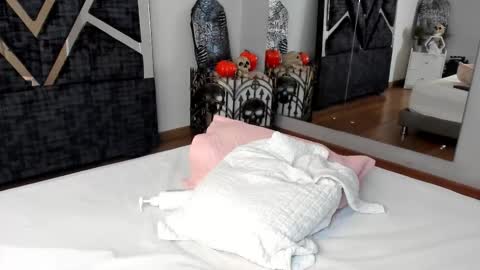 Snapshot of isa_jonness_ chatting on October 2025 01:36:03 PM oIssaJonneso online show from October 2025 01:36:03 PM