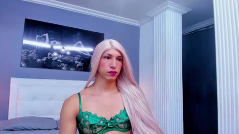 Snapshot of isa_lancaster chatting on January 2025 12:19:02 PM Isa Lancaster online show from January 2025 12:19:02 PM