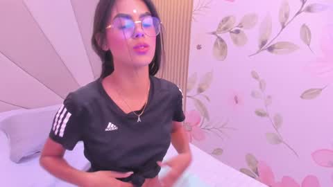 Snapshot of isa_little4u chatting on January 2025 09:22:01 PM online show from January 2025 09:22:01 PM