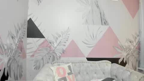 Snapshot of isa_little4u chatting on March 2025 10:18:02 AM online show from March 2025 10:18:02 AM