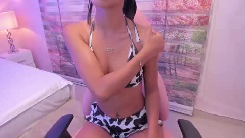 Snapshot of isa_little4u chatting on September 2025 10:38:02 AM online show from September 2025 10:38:02 AM