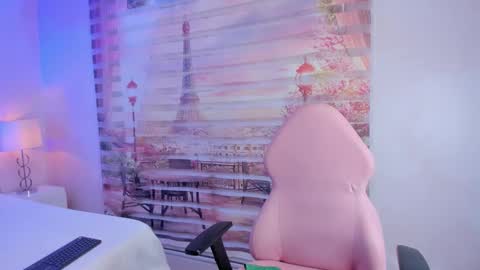 Snapshot of isa_little4u chatting on October 2025 11:30:01 AM online show from October 2025 11:30:01 AM