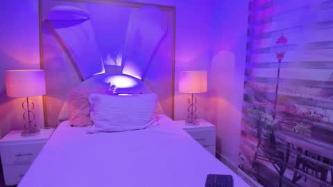 Snapshot of isa_little4u chatting on October 2025 07:43:02 AM online show from October 2025 07:43:02 AM