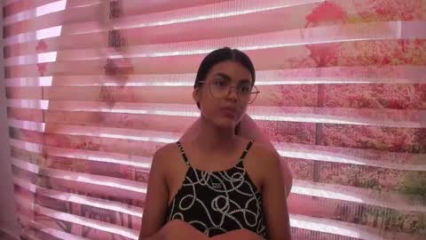 Snapshot of isa_little4u chatting on October 2025 07:47:02 PM online show from October 2025 07:47:02 PM