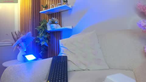 Snapshot of isa_little4u chatting on November 2025 03:18:02 AM online show from November 2025 03:18:02 AM