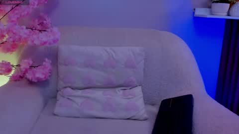 Snapshot of isa_little4u chatting on November 2025 04:12:02 AM online show from November 2025 04:12:02 AM