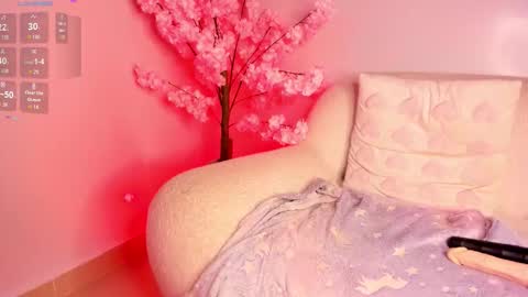 Snapshot of isa_little4u chatting on November 2025 04:18:02 PM online show from November 2025 04:18:02 PM