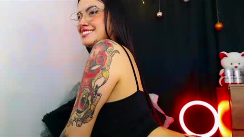 Snapshot of isa_maiden_ chatting on December 2024 10:55:02 PM online show from December 2024 10:55:02 PM