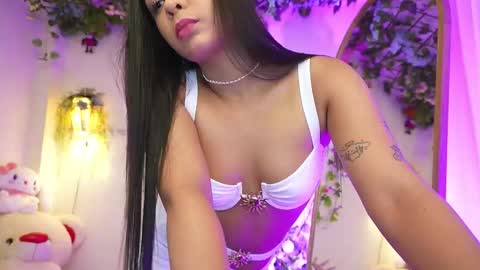 Isabella        online show from December 2025 11:57:02 PM