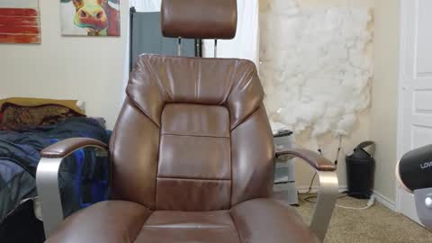 isaac online show from November 2025 08:54:02 PM