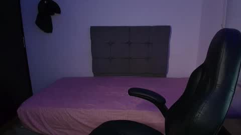 Snapshot of isaac_sttone01 chatting on May 2026 11:57:01 PM muscle isaac online show from May 2026 11:57:01 PM