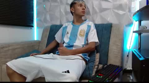 Snapshot of isaac_tan chatting on September 2025 11:15:02 PM Isaac tan online show from September 2025 11:15:02 PM