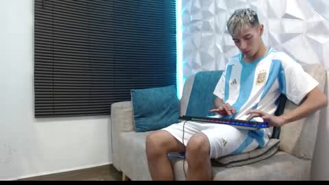 Snapshot of isaac_tan chatting on September 2025 04:13:02 AM Isaac tan online show from September 2025 04:13:02 AM