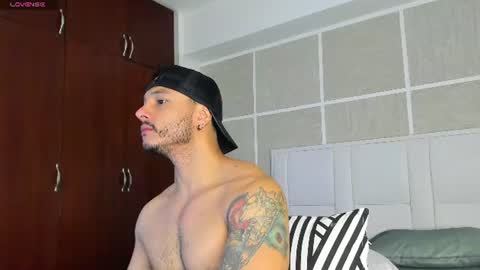 Isaac Surez online show from July 2026 01:02:01 PM