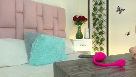 I S A online show from December 2024 04:14:02 PM