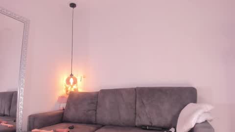 Isabela online show from October 2025 12:02:02 PM