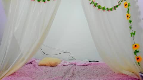 Snapshot of isabela_gonzalez_ chatting on January 2025 04:43:01 AM ISA online show from January 2025 04:43:01 AM