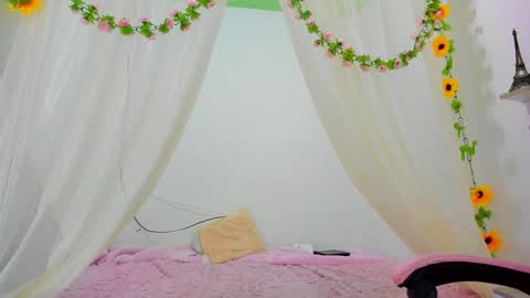 Snapshot of isabela_gonzalez_ chatting on January 2025 04:13:01 AM ISA online show from January 2025 04:13:01 AM