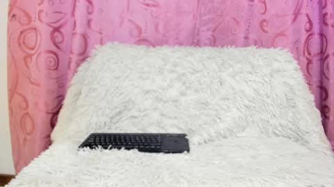Snapshot of isabela_gonzalez_ chatting on September 2025 04:25:02 AM ISA online show from September 2025 04:25:02 AM