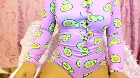 Snapshot of isabela_gonzalez_ chatting on October 2025 05:14:01 AM ISA online show from October 2025 05:14:01 AM