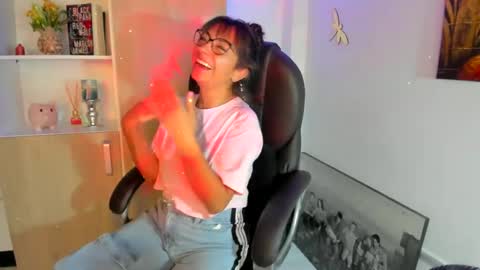 Snapshot of isabella22_1 chatting on March 2025 09:43:01 PM Isabella22 1 online show from March 2025 09:43:01 PM