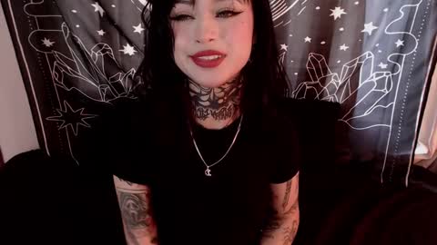 Snapshot of isabella__dark chatting on January 2025 10:01:01 PM    online show from January 2025 10:01:01 PM