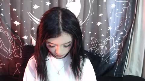 Snapshot of isabella__dark chatting on January 2025 09:25:02 PM    online show from January 2025 09:25:02 PM