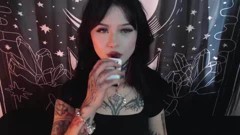 Snapshot of isabella__dark chatting on January 2025 10:34:01 PM    online show from January 2025 10:34:01 PM