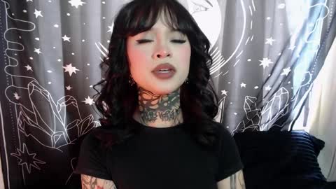 Snapshot of isabella__dark chatting on January 2025 09:43:01 PM    online show from January 2025 09:43:01 PM