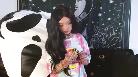 Snapshot of isabella__dark chatting on October 2025 09:26:02 PM    online show from October 2025 09:26:02 PM