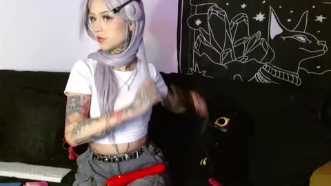 Snapshot of isabella__dark chatting on October 2025 10:15:01 PM    online show from October 2025 10:15:01 PM