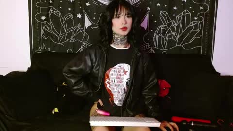 Snapshot of isabella__dark chatting on October 2025 01:31:01 AM    online show from October 2025 01:31:01 AM