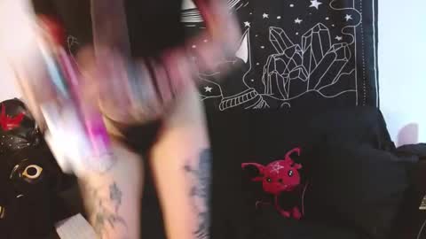 Snapshot of isabella__dark chatting on October 2025 10:10:02 PM    online show from October 2025 10:10:02 PM