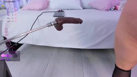 Snapshot of isabella_daniell chatting on November 2025 04:11:01 AM Isa online show from November 2025 04:11:01 AM