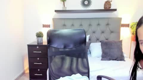 Isabel florez online show from February 2025 06:13:02 PM