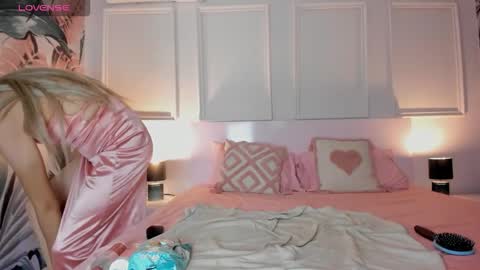 Snapshot of isabella_glam chatting on September 2025 07:27:02 PM Isabella online show from September 2025 07:27:02 PM