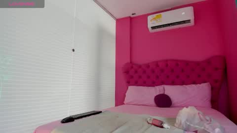 Snapshot of isabella_glam chatting on September 2025 06:46:02 PM Isabella online show from September 2025 06:46:02 PM