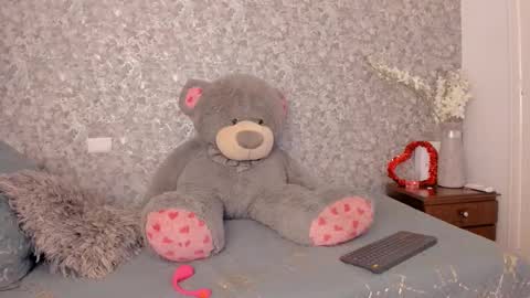 Snapshot of isabella_roberts13 chatting on February 2025 08:01:01 PM isa online show from February 2025 08:01:01 PM