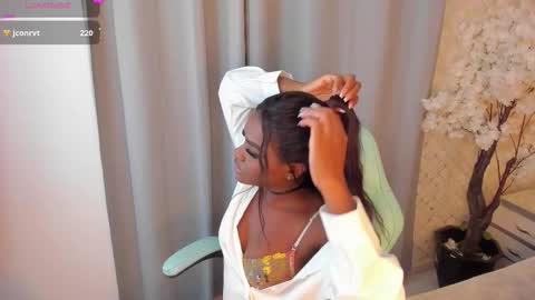 Snapshot of isabellabroms21 chatting on November 2025 09:39:01 PM v online show from November 2025 09:39:01 PM